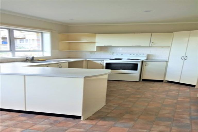 Photo of property in 3/53 Onewa Road, Northcote, Auckland, 0627