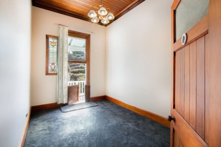 Photo of property in 32 Milton Road, Bluff Hill, Napier, 4110