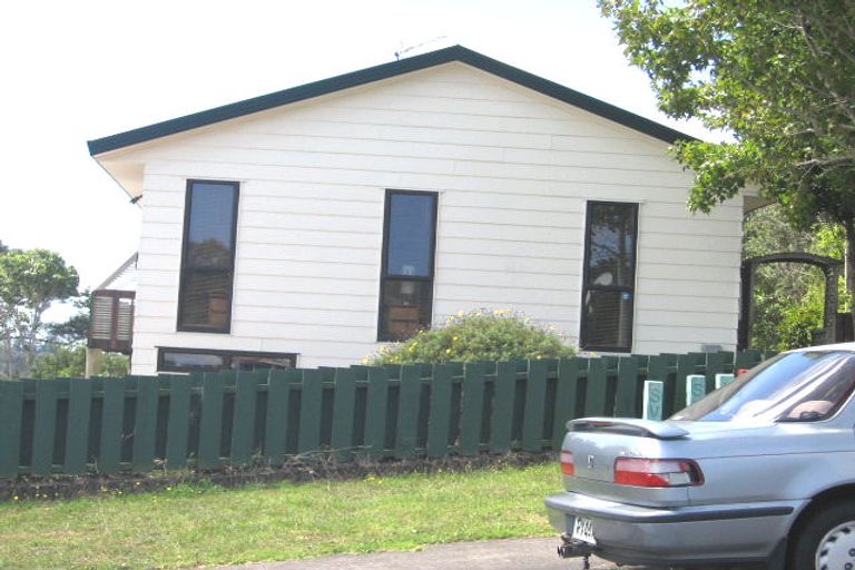 Photo of property in 5 Anne Mclean Drive, Bayview, Auckland, 0629