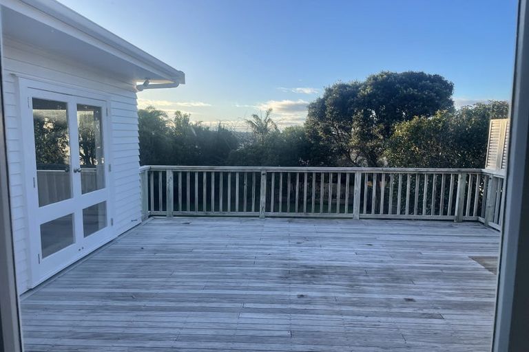 Photo of property in 63 Knights Road, Rothesay Bay, Auckland, 0630