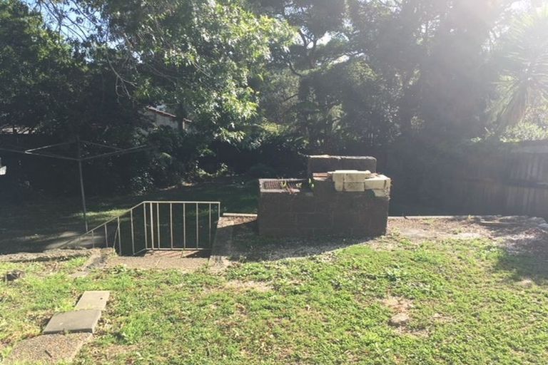 Photo of property in 1/9 Phillipa Place, Browns Bay, Auckland, 0630