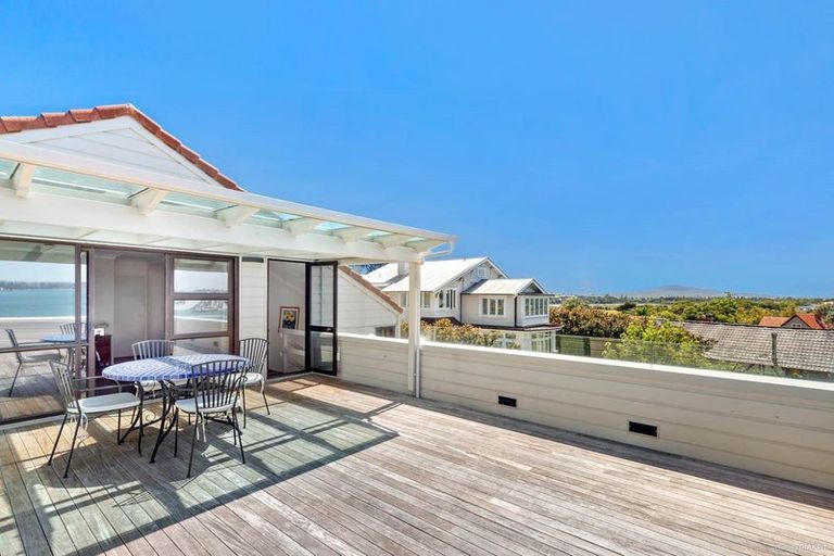 Photo of property in 23d Stanley Point Road, Stanley Point, Auckland, 0624