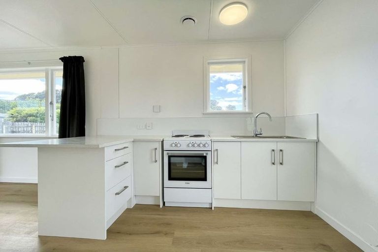 Photo of property in 4 Simons Street, Moturoa, New Plymouth, 4310