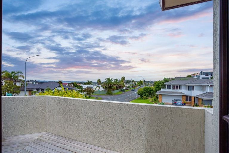 Photo of property in 1/1 Bluefin Way, West Harbour, Auckland, 0618