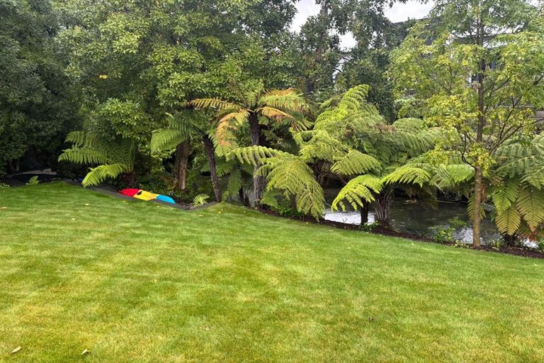 Photo of property in 66 Straven Road, Fendalton, Christchurch, 8014