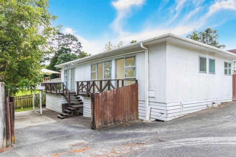 Photo of property in 2/25 Edgware Road, West Harbour, Auckland, 0618