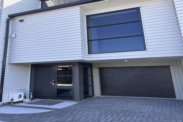 Photo of property in 10 Ware Place, Pakuranga Heights, Auckland, 2010