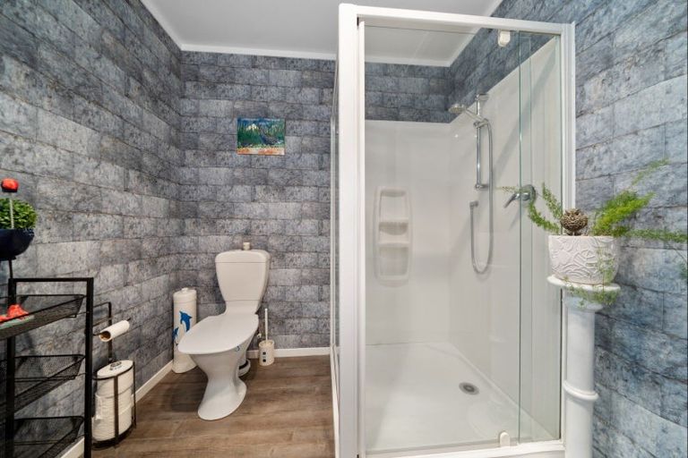 Photo of property in 33 Heta Road, Highlands Park, New Plymouth, 4312