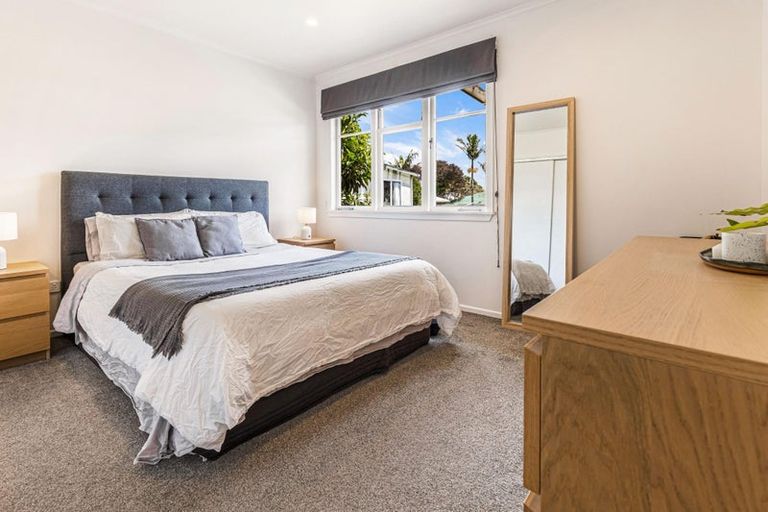 Photo of property in 2/269a Great North Road, Henderson, Auckland, 0612