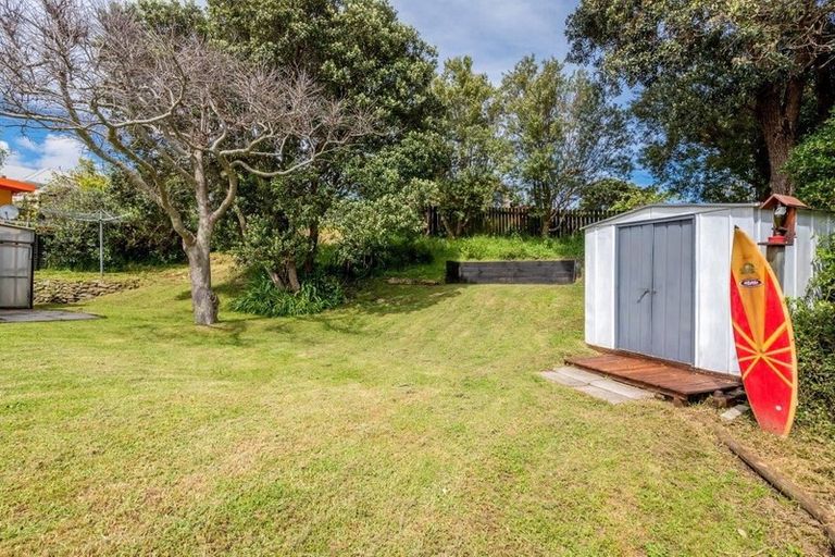 Photo of property in 6 Kaitawa Street, Waikanae Beach, Waikanae, 5036