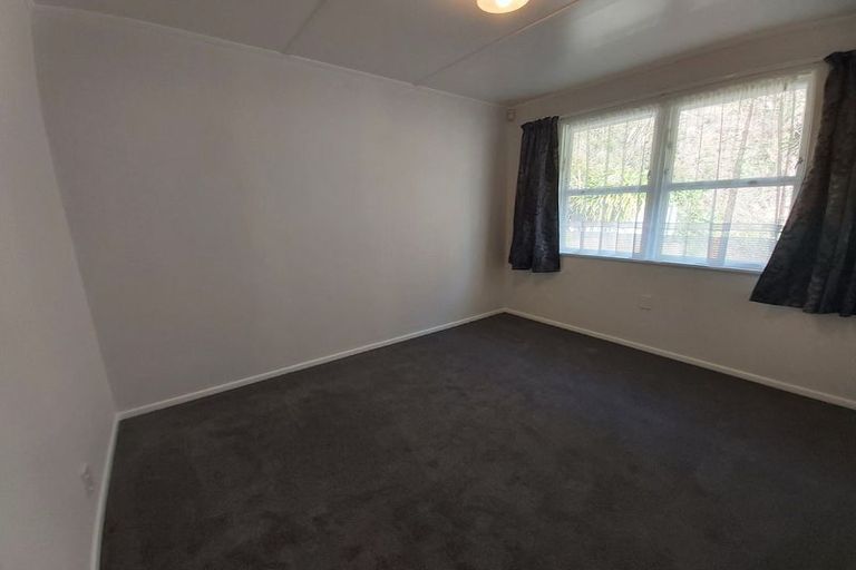 Photo of property in 98 Beazley Avenue, Paparangi, Wellington, 6037