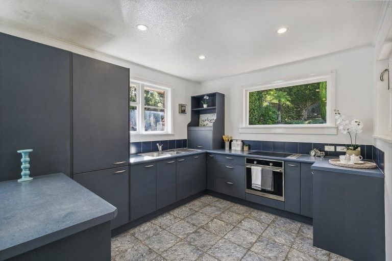 Photo of property in 73 Taylor Terrace, Tawa, Wellington, 5028