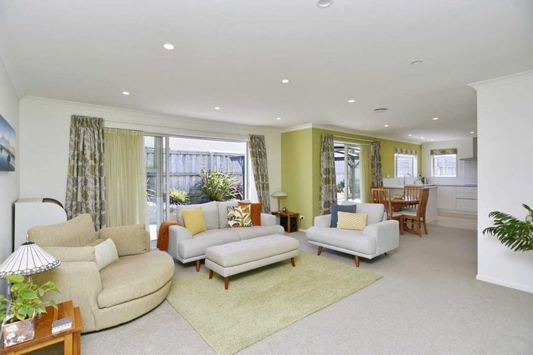 Photo of property in 21 Tutton (pvt) Mews, Rangiora, 7400