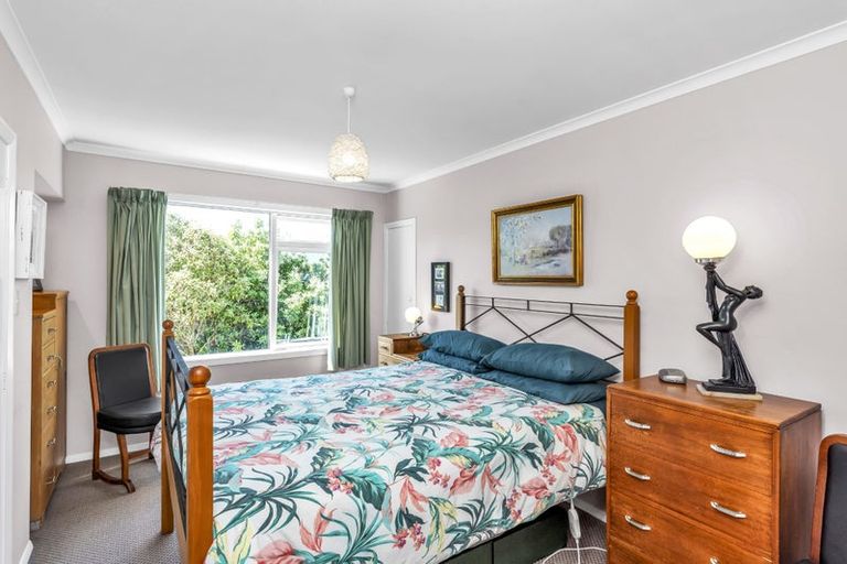 Photo of property in 127 Renown Road, Raumati South, Paraparaumu, 5032