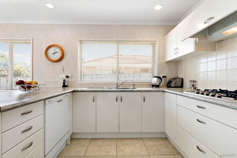 Photo of property in 8 Willowbank Close, East Tamaki Heights, Auckland, 2016