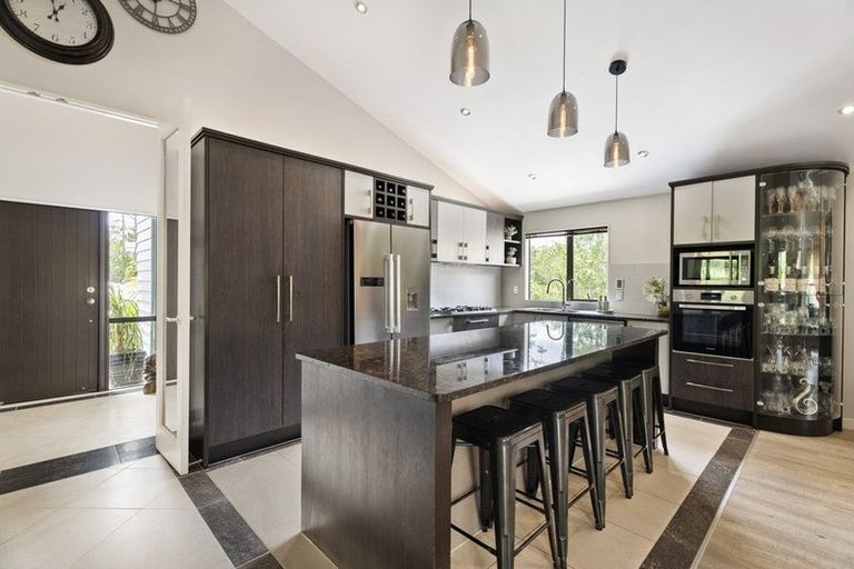 Photo of property in 28 Durbin Court, Greenhithe, Auckland, 0632