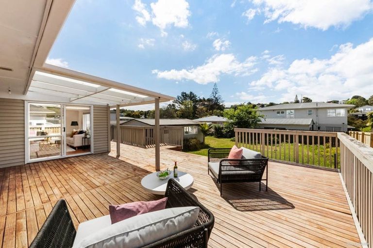 Photo of property in 24 La Rosa Street, Green Bay, Auckland, 0604