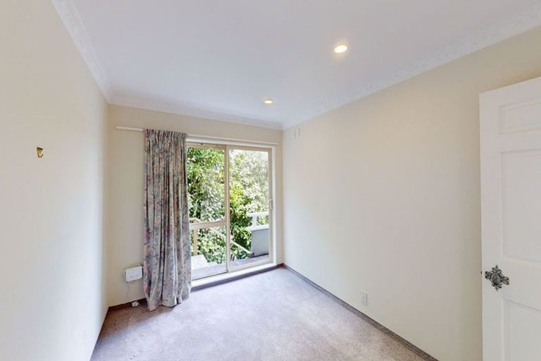 Photo of property in 62a Palliser Road, Roseneath, Wellington, 6011