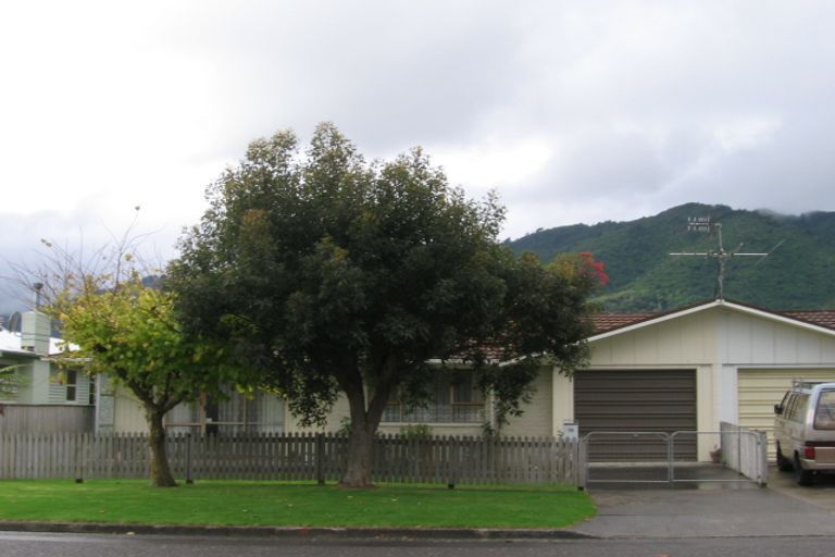 Photo of property in 1a Koromiko Road, Waikanae, 5036