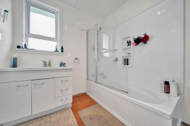 Photo of property in 10 Douglas Street, Hawera, 4610