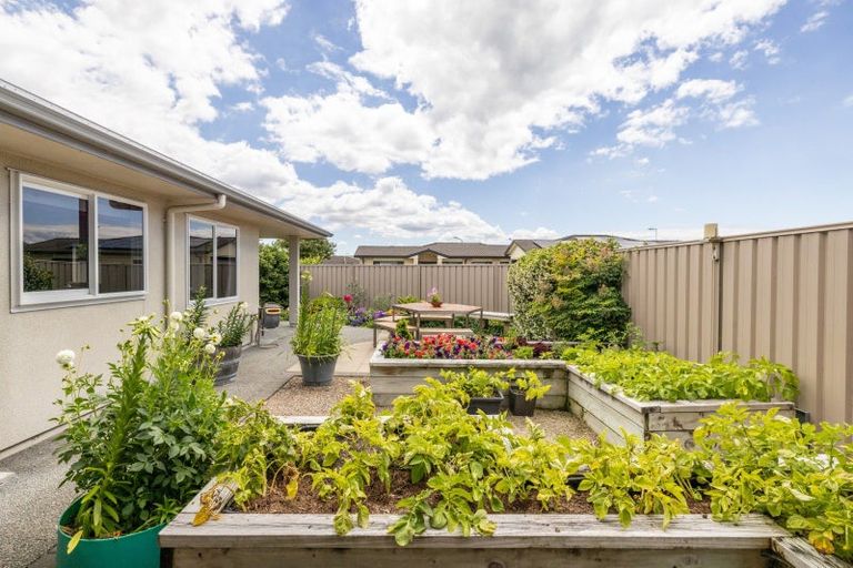 Photo of property in 2 Arthur Close, Clive, 4102