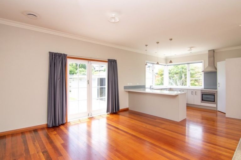 Photo of property in 583 Featherston Street, Roslyn, Palmerston North, 4414