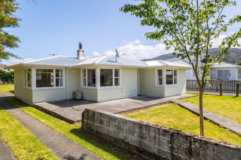 Photo of property in 36 Woodward Street East, Featherston, 5710