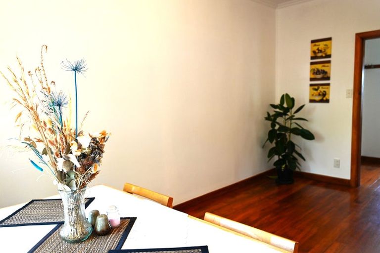 Photo of property in 87 Northland Road, Northland, Wellington, 6012