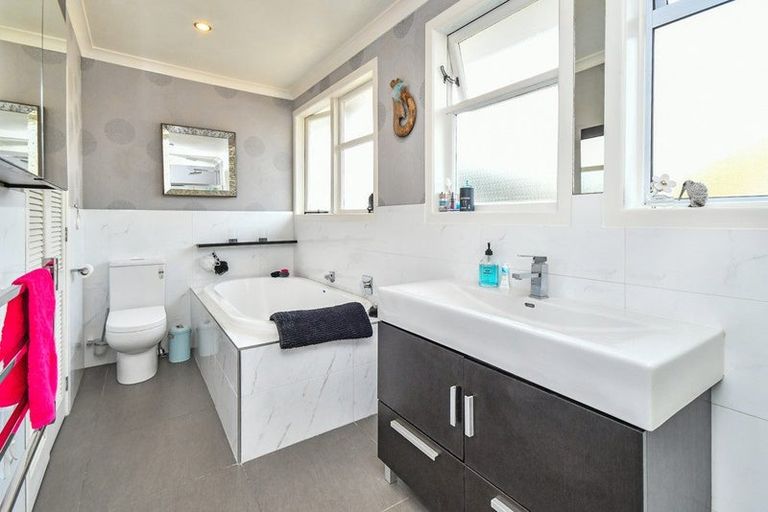 Photo of property in 22 Old Wairoa Road, Papakura, 2110