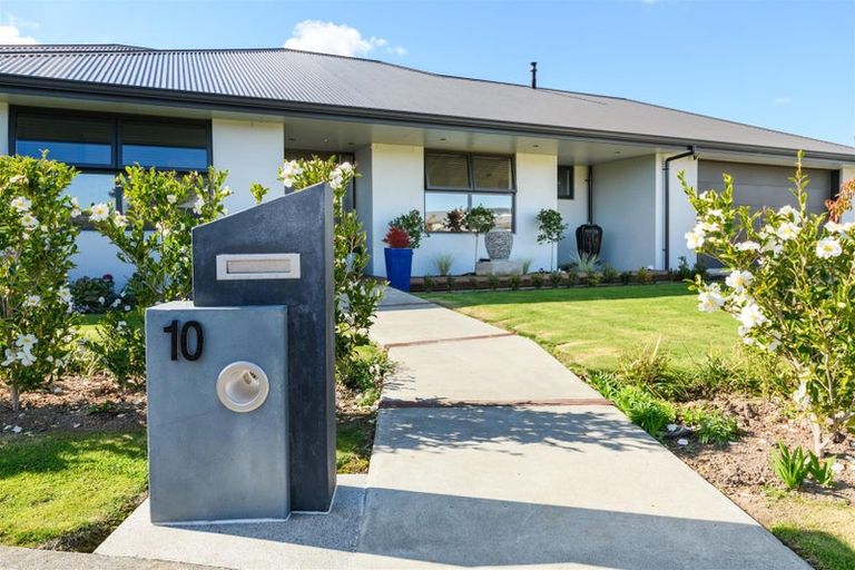 Photo of property in 10 Hanalin Drive, Marton, 4710