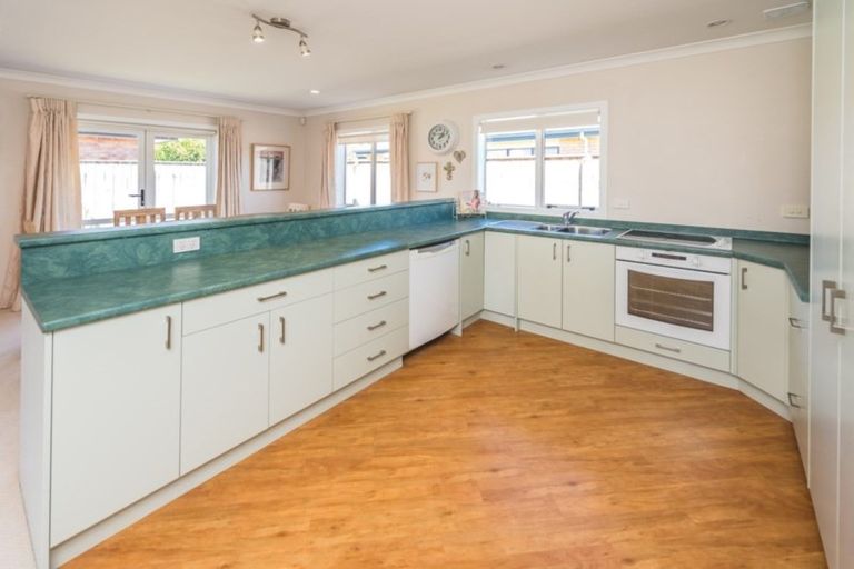 Photo of property in 12 Gilligan Close, College Estate, Whanganui, 4500