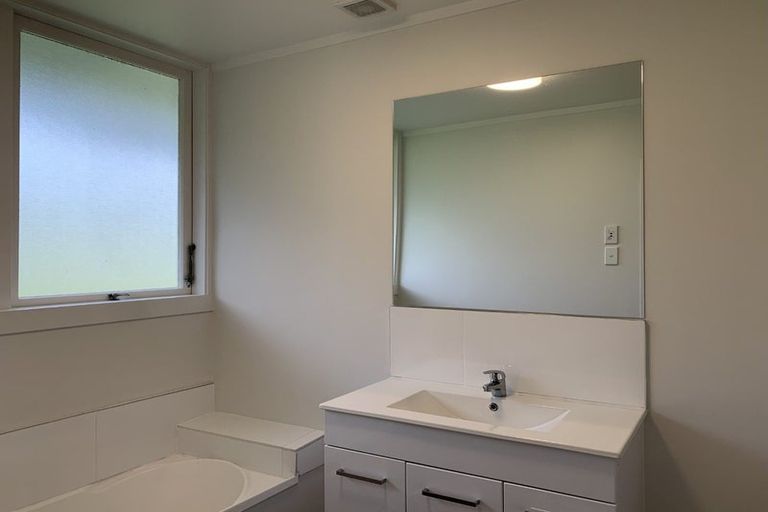 Photo of property in 4130 Great North Road, Glendene, Auckland, 0602