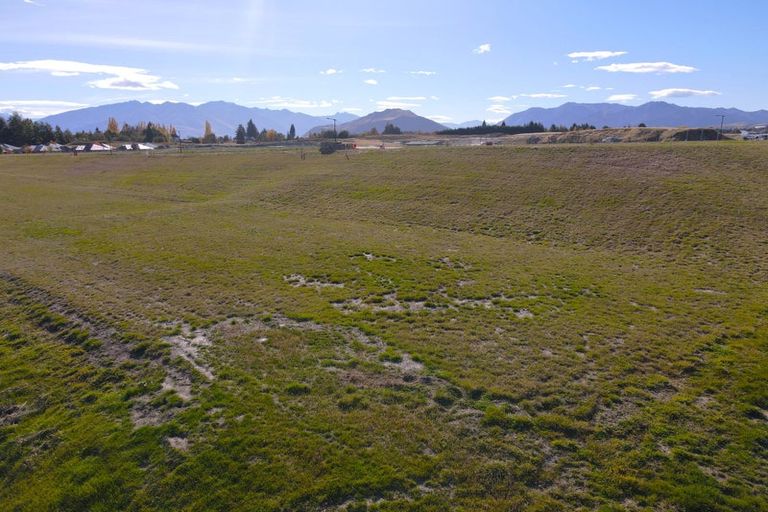 Photo of property in 2 Mason Street, Wanaka, 9305