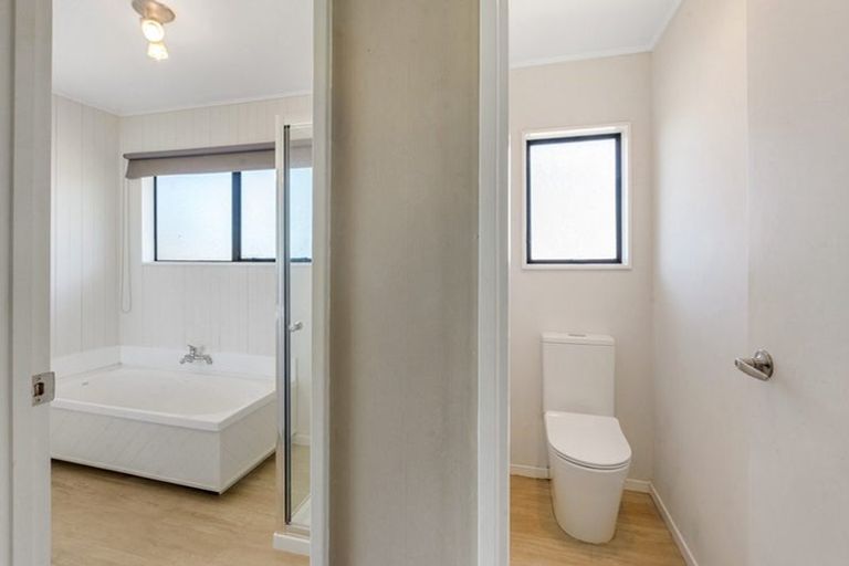 Photo of property in 1/42 Lexington Drive, Botany Downs, Auckland, 2010