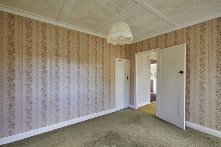 Photo of property in 37 Kopiko Road, Titirangi, Auckland, 0604