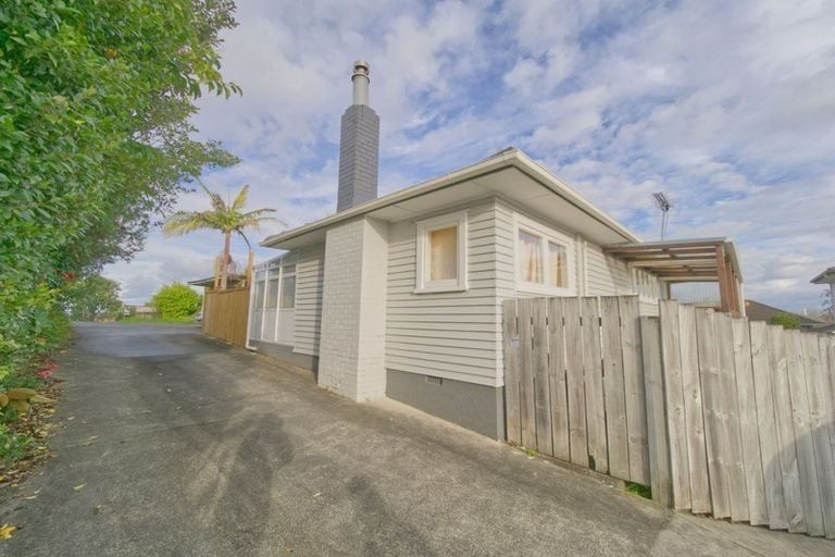 Photo of property in 1/456 Glenfield Road, Glenfield, Auckland, 0629