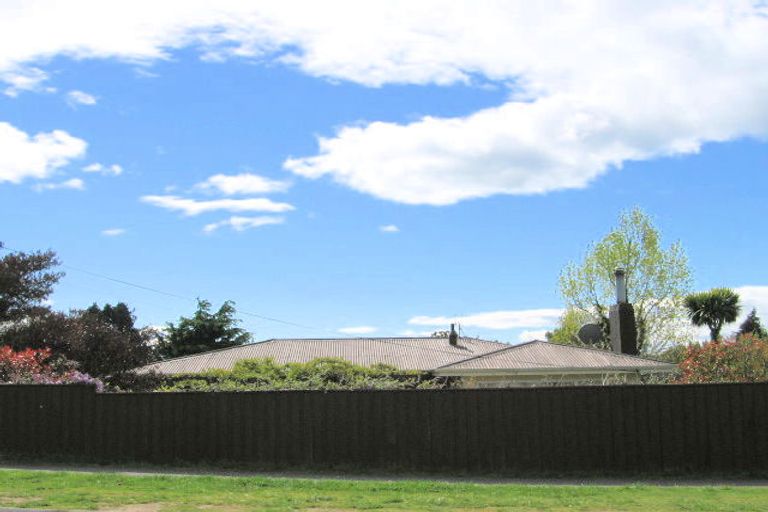 Photo of property in 2/76 Te Hatepe Avenue, Taupo, 3330