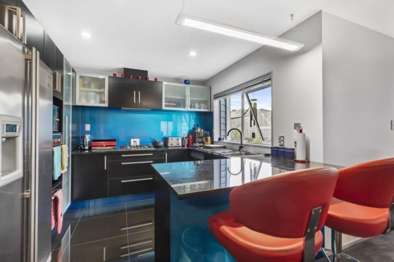 Photo of property in 11 Nirmal Place, Sunnyvale, Auckland, 0612