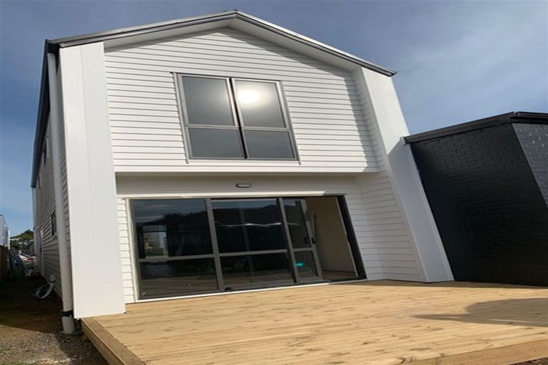Photo of property in 10 Tapuwae Way, Mangere Bridge, Auckland, 2022