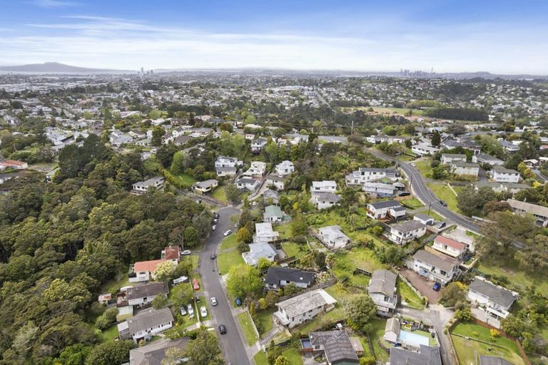 Photo of property in 1/21 Bonito Place, Bayview, Auckland, 0629