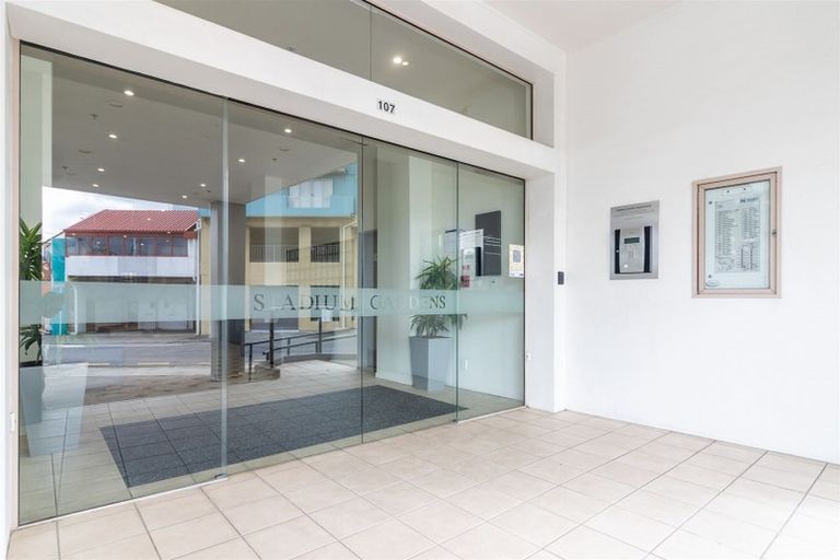 Photo of property in Stadium Garden Flats, 305/107 Thorndon Quay, Pipitea, Wellington, 6011
