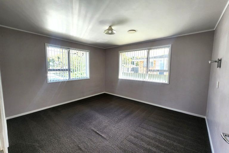 Photo of property in 1/191 Don Buck Road, Massey, Auckland, 0614
