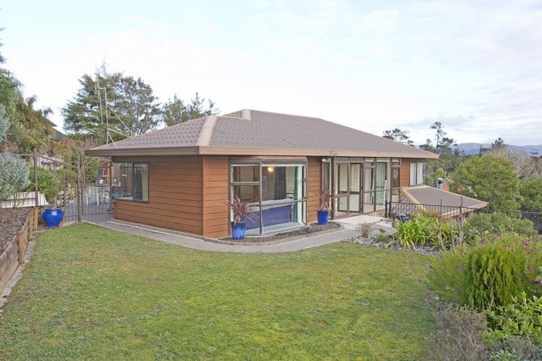 Photo of property in 1 Springdale Grove, Fitzherbert, Palmerston North, 4410