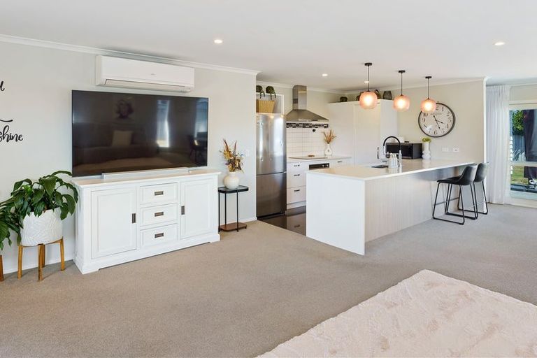 Photo of property in 12 Gardner Place, Otaki, 5512