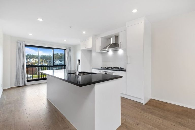 Photo of property in 9/5 Perekia Street, Albany, Auckland, 0632