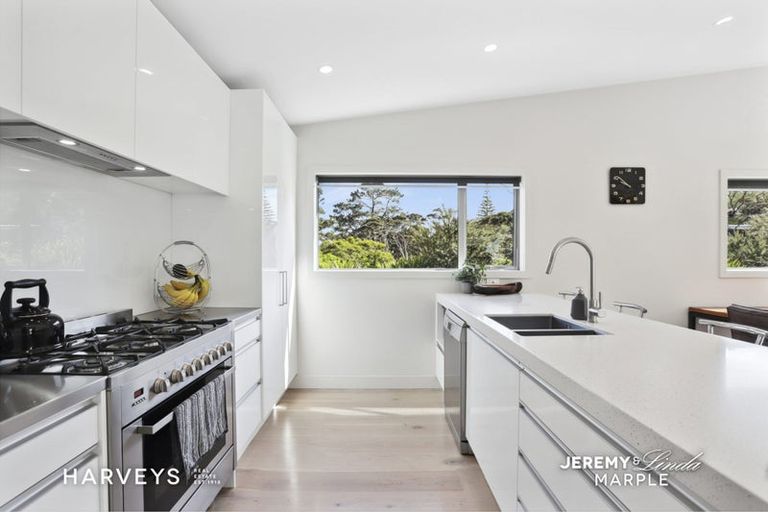Photo of property in 31c Woodfern Crescent, Titirangi, Auckland, 0604