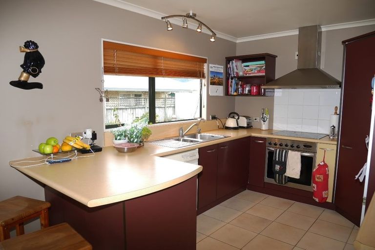 Photo of property in 71 Guildford Drive, Paraparaumu, 5032