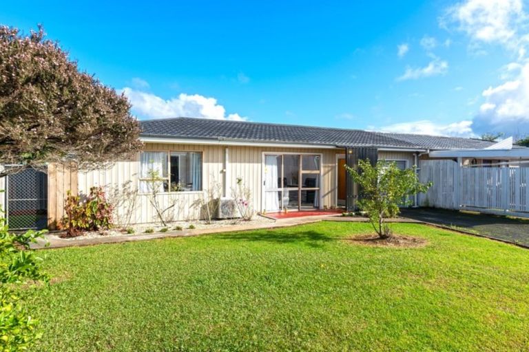 Photo of property in 1/9a Tawa Road, Te Atatu Peninsula, Auckland, 0610