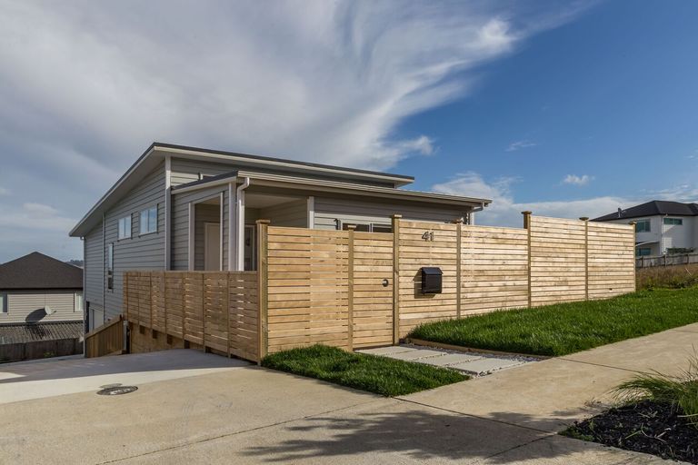 Photo of property in 41 Ascension Crescent, Orewa, 0931