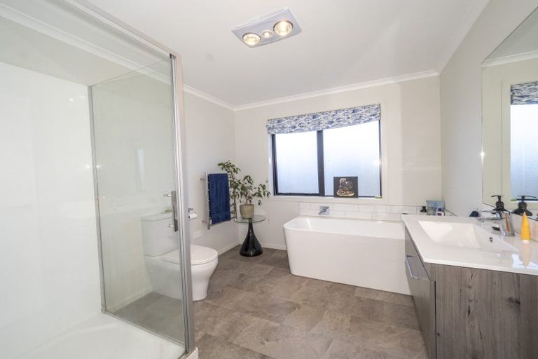 Photo of property in 2 Tarata Grove, Lansdowne, Masterton, 5810